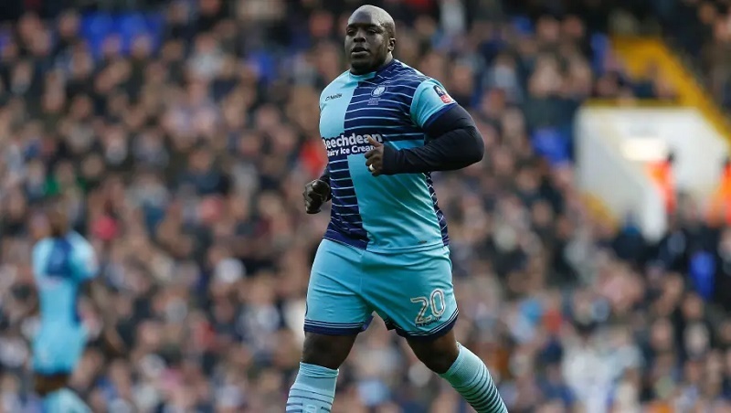 adebayo-akinfenwa-mot-trong-nhung-cau-thu-to-nhat-the-gioi-voi-can-nang-103kg